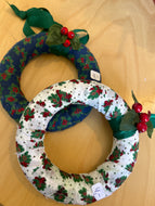 Små kranser i stoff