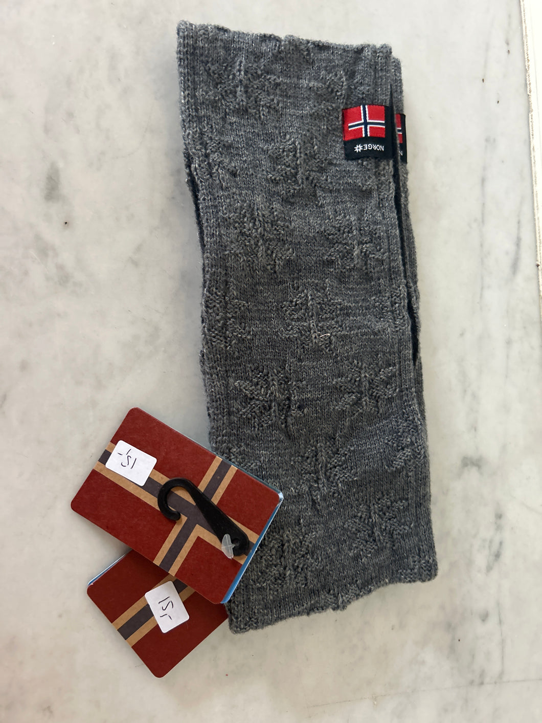 Pannebånd grått m flagg