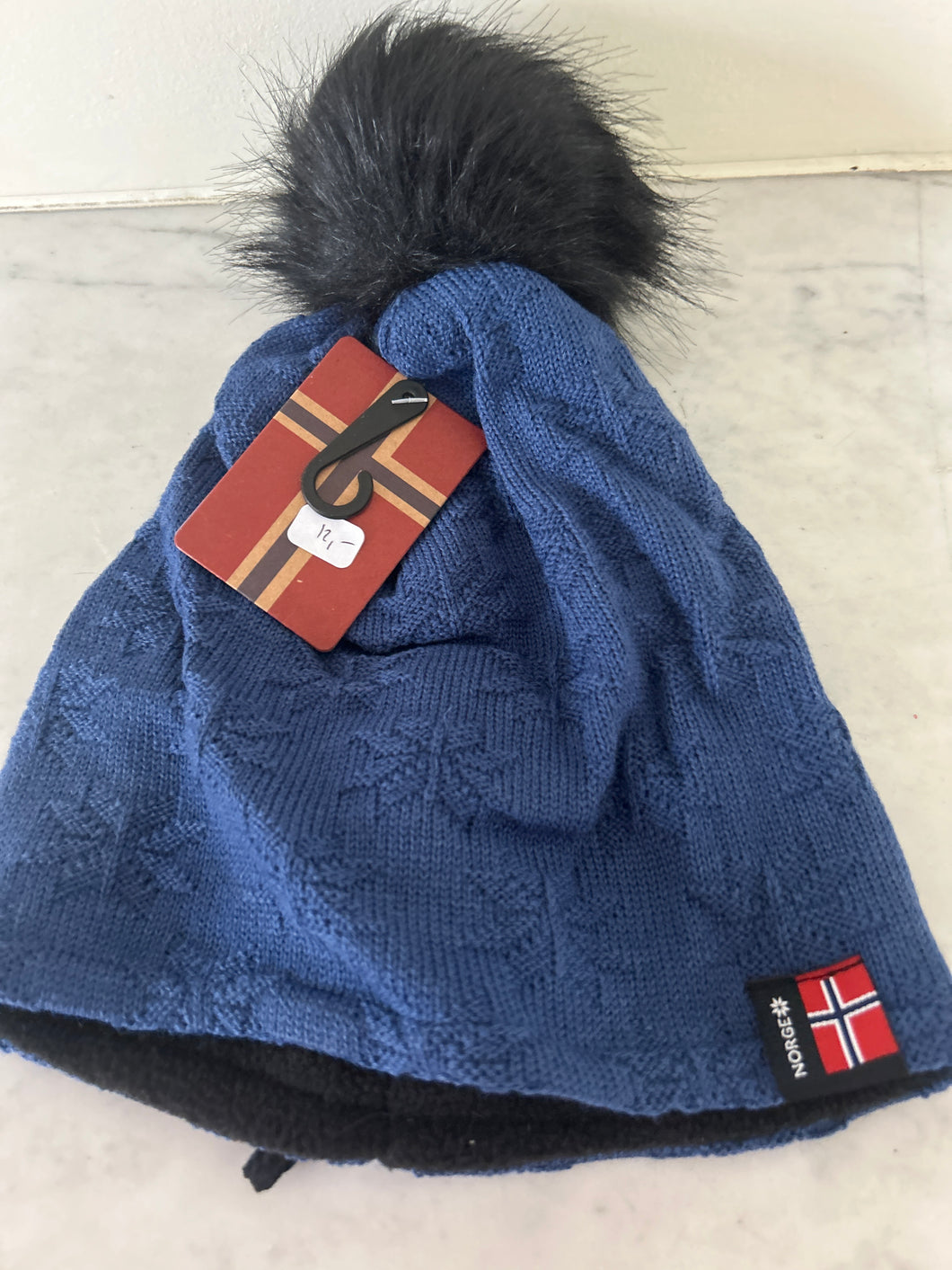 Blå lue med dusk